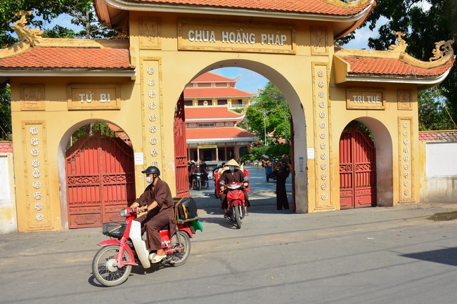 Continuing to support people in need in the Covid-19 pandemic of Hoang Phap Pagoda (series 2)